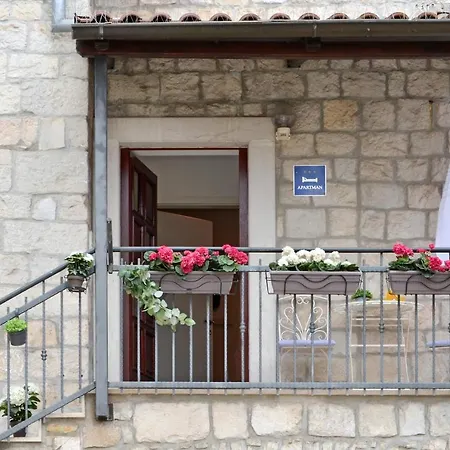 Valery Πανσιόν 4*